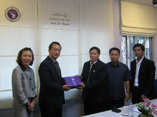 คณะนิติศาสตร์ ให้การต้อนรับคณะผู้บริหารจาก Faculty of Law and Political Science, National University of Laos