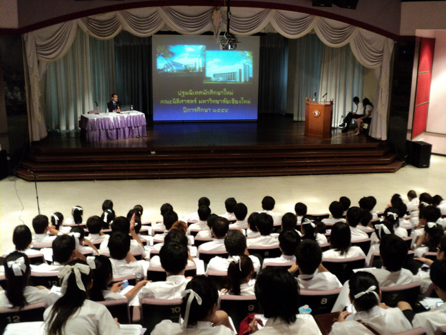 ปฐมนิเทศนักศึกษาใหม่ คณะนิติศาสตร์ ประจำปีการศึกษา 2554 ปฐมนิเทศนักศึกษาใหม่ คณะนิติศาสตร์ ประจำปีการศึกษา 2554