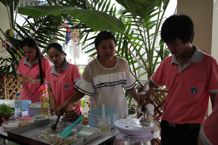 กิจกรรมโครงการเรียนรู้การทำขนม การประดิษฐ์กระทงและการทำซุ้มประตูป่า กิจกรรมโครงการเรียนรู้การทำขนม การประดิษฐ์กระทงและการทำซุ้มประตูป่า