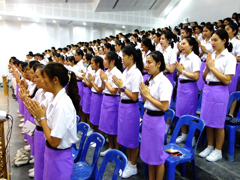 คณะนิติศาสตร์ จัดพิธีไหว้ครูและเชิดชูนักศึกษาผู้ทำคุณประโยชน์ ประจำปีการศึกษา 2558