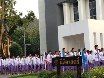 สโมสรนักศึกษาคณะนิติศาสตร์ ร่วมสืบสานตำนานประเพณีลูกช้างขึ้นดอย นำนักศึกษาใหม่ขึ้นไปนมัสการพระบรมธาตุดอยสุเทพ สโมสรนักศึกษาคณะนิติศาสตร์ ร่วมสืบสานตำนานประเพณีลูกช้างขึ้นดอย นำนักศึกษาใหม่ขึ้นไปนมัสการพระบรมธาตุดอยสุเทพ