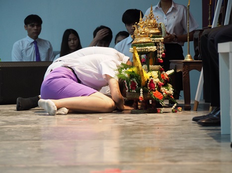 คณะนิติศาสตร์ จัดพิธีไหว้ครูและเชิดชูนักศึกษาผู้ทำคุณประโยชน์ ประจำปีการศึกษา 2559 คณะนิติศาสตร์ จัดพิธีไหว้ครูและเชิดชูนักศึกษาผู้ทำคุณประโยชน์ ประจำปีการศึกษา 2559