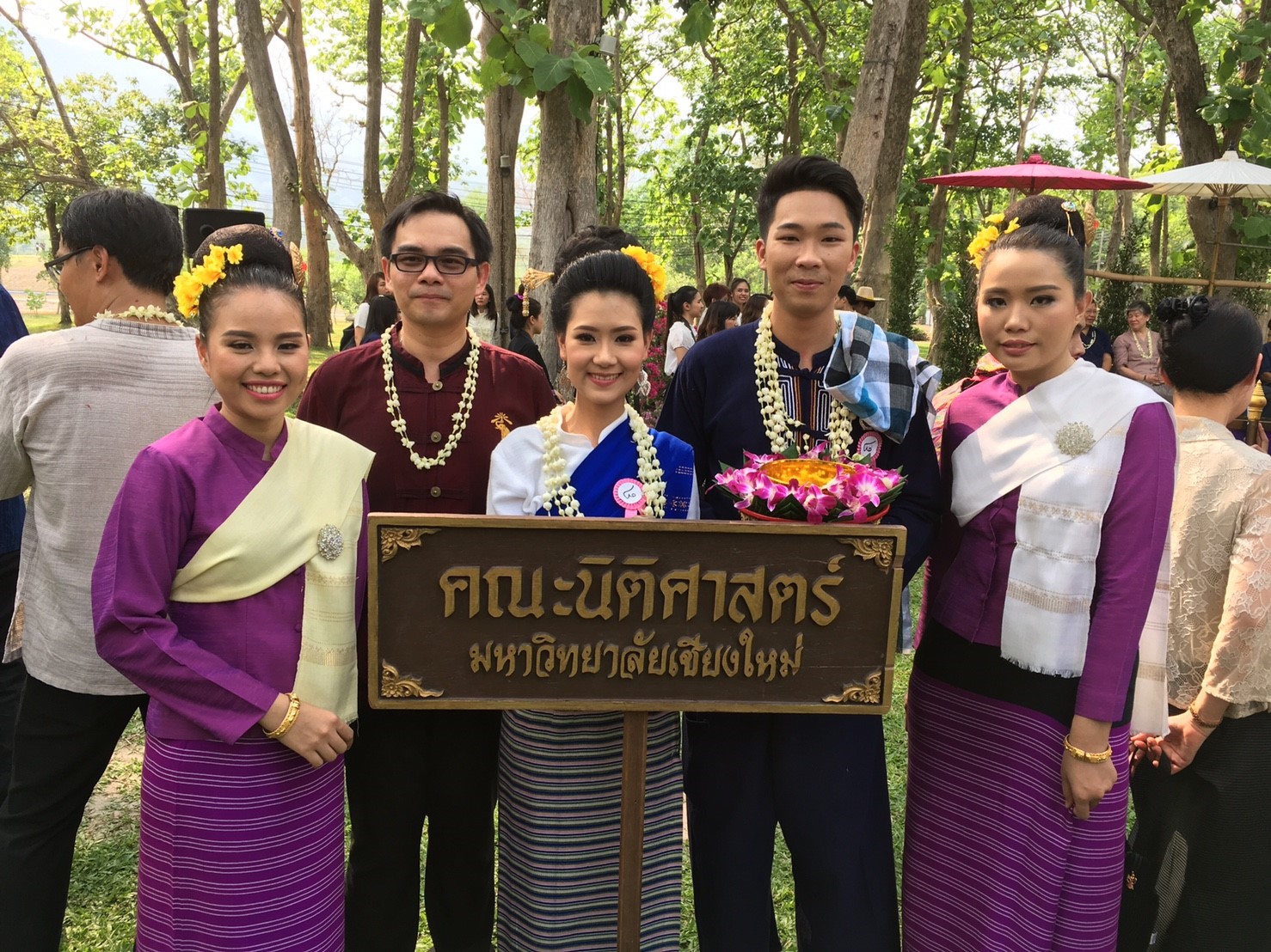 พิธีดำหัวอดีตอธิการบดี อธิการบดี และคณาจารย์ผู้อาวุโส มหาวิทยาลัยเชียงใหม่ ประจำปี 2560 พิธีดำหัวอดีตอธิการบดี อธิการบดี และคณาจารย์ผู้อาวุโส มหาวิทยาลัยเชียงใหม่ ประจำปี 2560