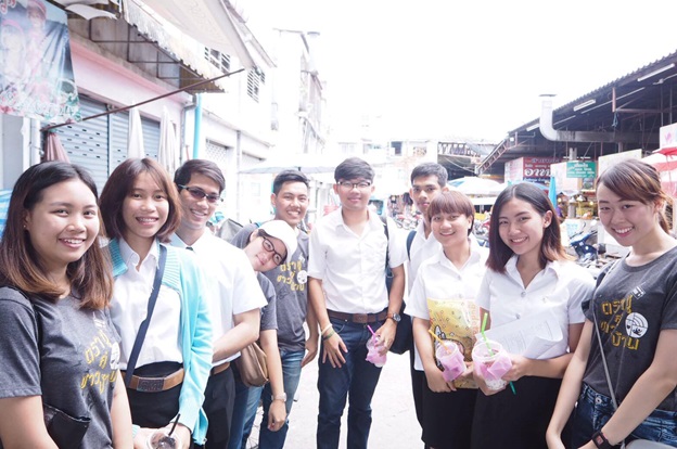 ทีมงานตราชูคู่ชาวบ้าน ลงพื้นที่สำรวจประชาสัมพันธ์รายการ ทีมงานตราชูคู่ชาวบ้าน ลงพื้นที่สำรวจประชาสัมพันธ์รายการ