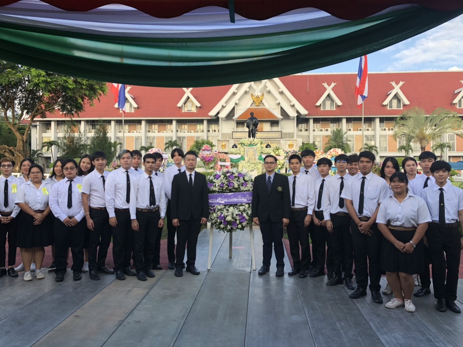 คณะนิติศาสตร์ มหาวิทยาลัยเชียงใหม่ ร่วมถวายพวงมาลาเนื่องในงานวันรพี ประจำปี 2561 คณะนิติศาสตร์ มหาวิทยาลัยเชียงใหม่ ร่วมถวายพวงมาลาเนื่องในงานวันรพี ประจำปี 2561