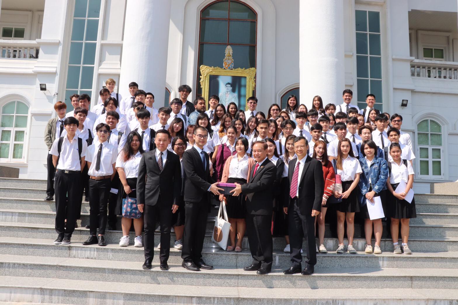 คณะนิติศาสตร์จัดโครงการทัศนศึกษาองค์กรที่เกี่ยวกับกระบวนการยุติธรรม ณ ศาลปกครอง เชียงใหม่ คณะนิติศาสตร์จัดโครงการทัศนศึกษาองค์กรที่เกี่ยวกับกระบวนการยุติธรรม ณ ศาลปกครอง เชียงใหม่