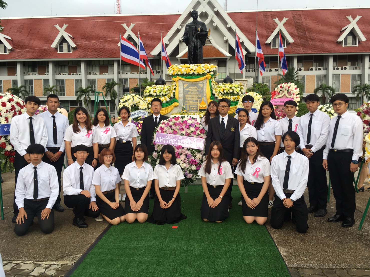 คณะนิติศาสตร์ มหาวิทยาลัยเชียงใหม่ ร่วมถวายพวงมาลาเนื่องในงานวันรพี ประจำปี 2562 คณะนิติศาสตร์ มหาวิทยาลัยเชียงใหม่ ร่วมถวายพวงมาลาเนื่องในงานวันรพี ประจำปี 2562