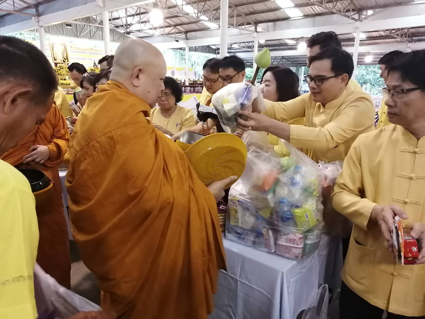 มหาวิทยาลัยเชียงใหม่จัดให้มีพิธีทำบุญตักบาตรบำเพ็ญกุศลเพื่อถวายพระราชกุศล มหาวิทยาลัยเชียงใหม่จัดให้มีพิธีทำบุญตักบาตรบำเพ็ญกุศลเพื่อถวายพระราชกุศล