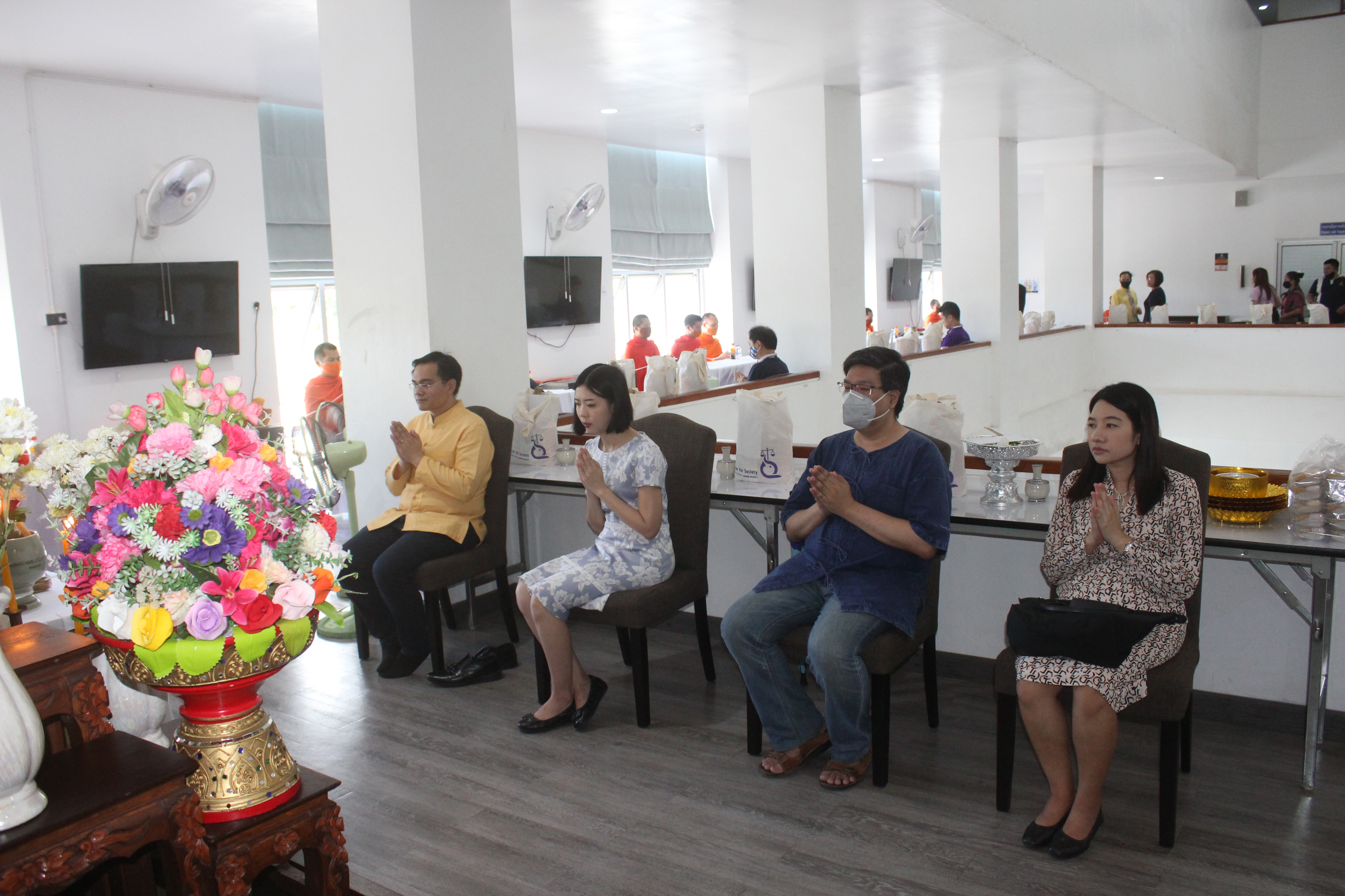 พิธีทำบุญคณะประจำปี 2563 ณ อาคารเรียนและบริหาร คณะนิติศาสตร์ พิธีทำบุญคณะประจำปี 2563 ณ อาคารเรียนและบริหาร คณะนิติศาสตร์