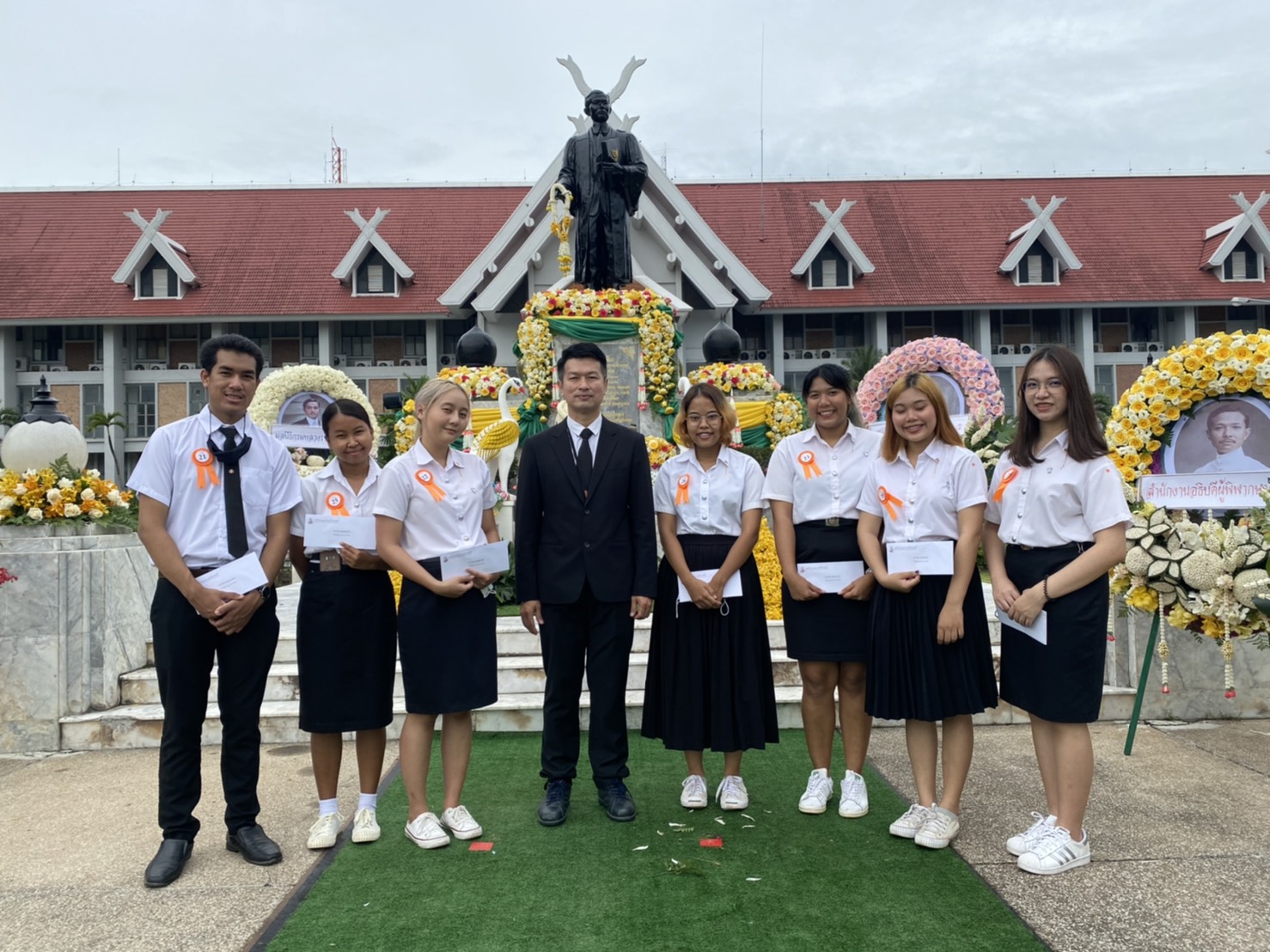 คณะนิติศาสตร์ มหาวิทยาลัยเชียงใหม่ ร่วมถวายพวงมาลาเนื่องในงานวันรพี ประจำปี 2563 คณะนิติศาสตร์ มหาวิทยาลัยเชียงใหม่ ร่วมถวายพวงมาลาเนื่องในงานวันรพี ประจำปี 2563