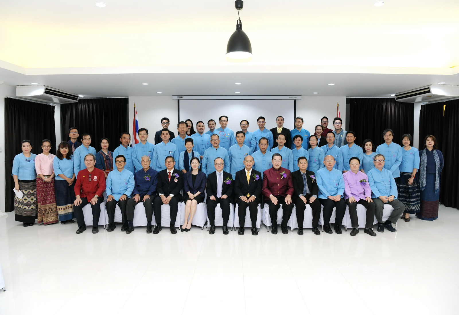 การประชุมเพื่อผลักดันและพัฒนาการสร้างเครือข่ายทางวิชาการระหว่างมหาวิทยาลัยเชียงใหม่กับสถาบันอุดมศึกษาและองค์กรต่างๆของสาธารณรัฐประชาชนจีน การประชุมเพื่อผลักดันและพัฒนาการสร้างเครือข่ายทางวิชาการระหว่างมหาวิทยาลัยเชียงใหม่กับสถาบันอุดมศึกษาและองค์กรต่างๆของสาธารณรัฐประชาชนจีน