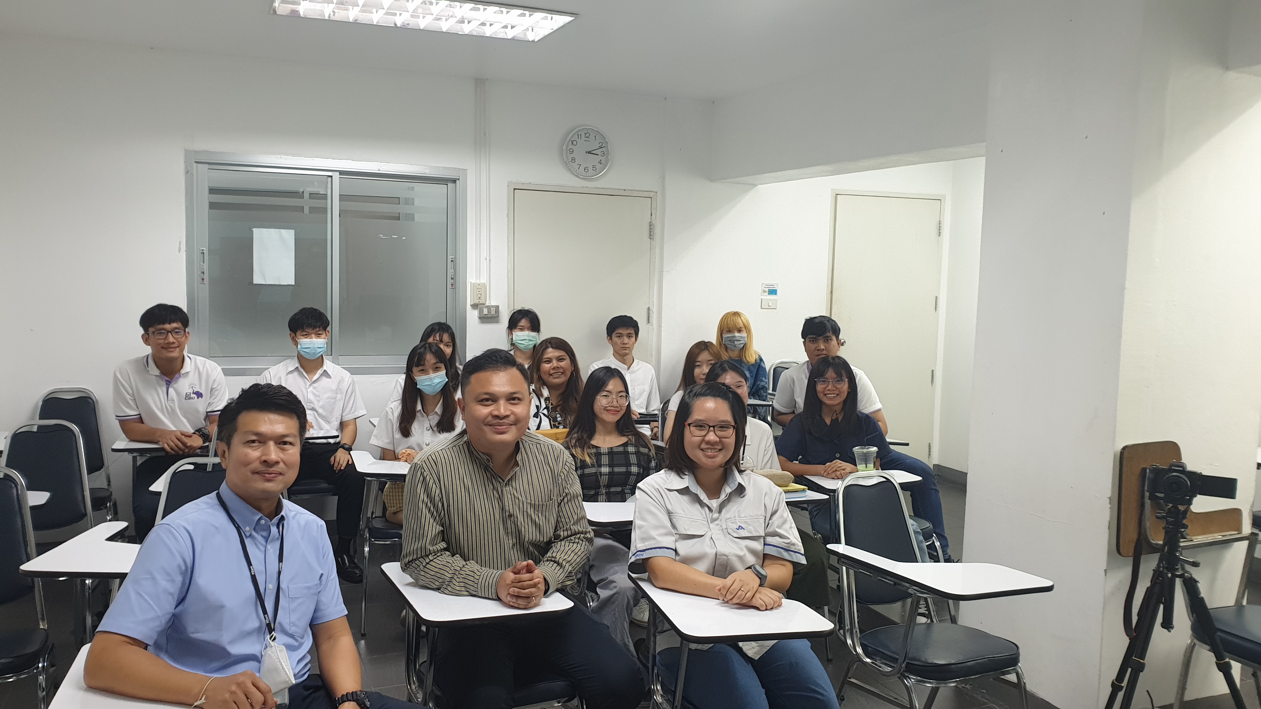 โครงการเปิดโลกนิติศาสตร์ : เส้นทางสู่วิชาชีพ (ซ๊ะป๊ะอาชีพ) ครั้งที่ 2 ในหัวข้อ นักกฎหมายสาย Hr และมุมมองของนายจ้าง โครงการเปิดโลกนิติศาสตร์ : เส้นทางสู่วิชาชีพ (ซ๊ะป๊ะอาชีพ) ครั้งที่ 2 ในหัวข้อ นักกฎหมายสาย Hr และมุมมองของนายจ้าง