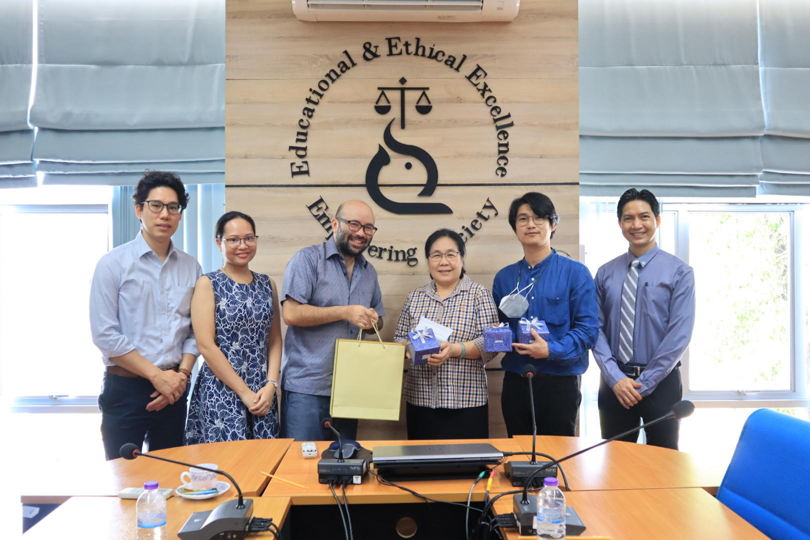 โรงเรียนปรินส์รอยแยลส์วิทยาลัย ขอคำแนะนำปรึกษาหารือร่วมมือกันในการพัฒนานักเรียน โรงเรียนปรินส์รอยแยลส์วิทยาลัย ขอคำแนะนำปรึกษาหารือร่วมมือกันในการพัฒนานักเรียน