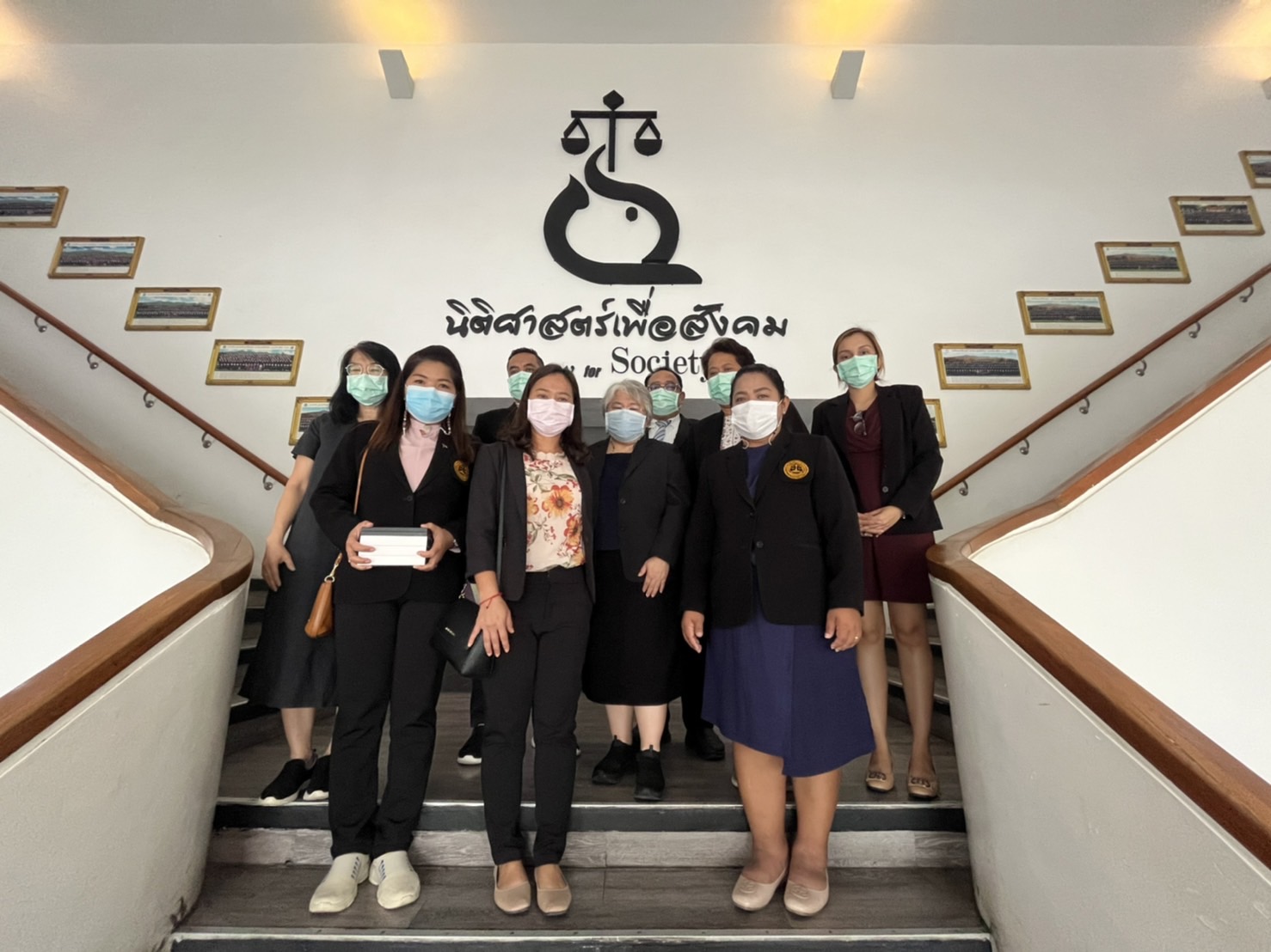 คณะนิติศาสตร์ ต้อนรับผู้บริหารและบุคลากรสายวิชาการ คณะนิติศาสตร์ มหาวิทยาลัยราชภัฏสุราษฎร์ธานี ในโอกาสเข้าศึกษาดูงาน คณะนิติศาสตร์ ต้อนรับผู้บริหารและบุคลากรสายวิชาการ คณะนิติศาสตร์ มหาวิทยาลัยราชภัฏสุราษฎร์ธานี ในโอกาสเข้าศึกษาดูงาน