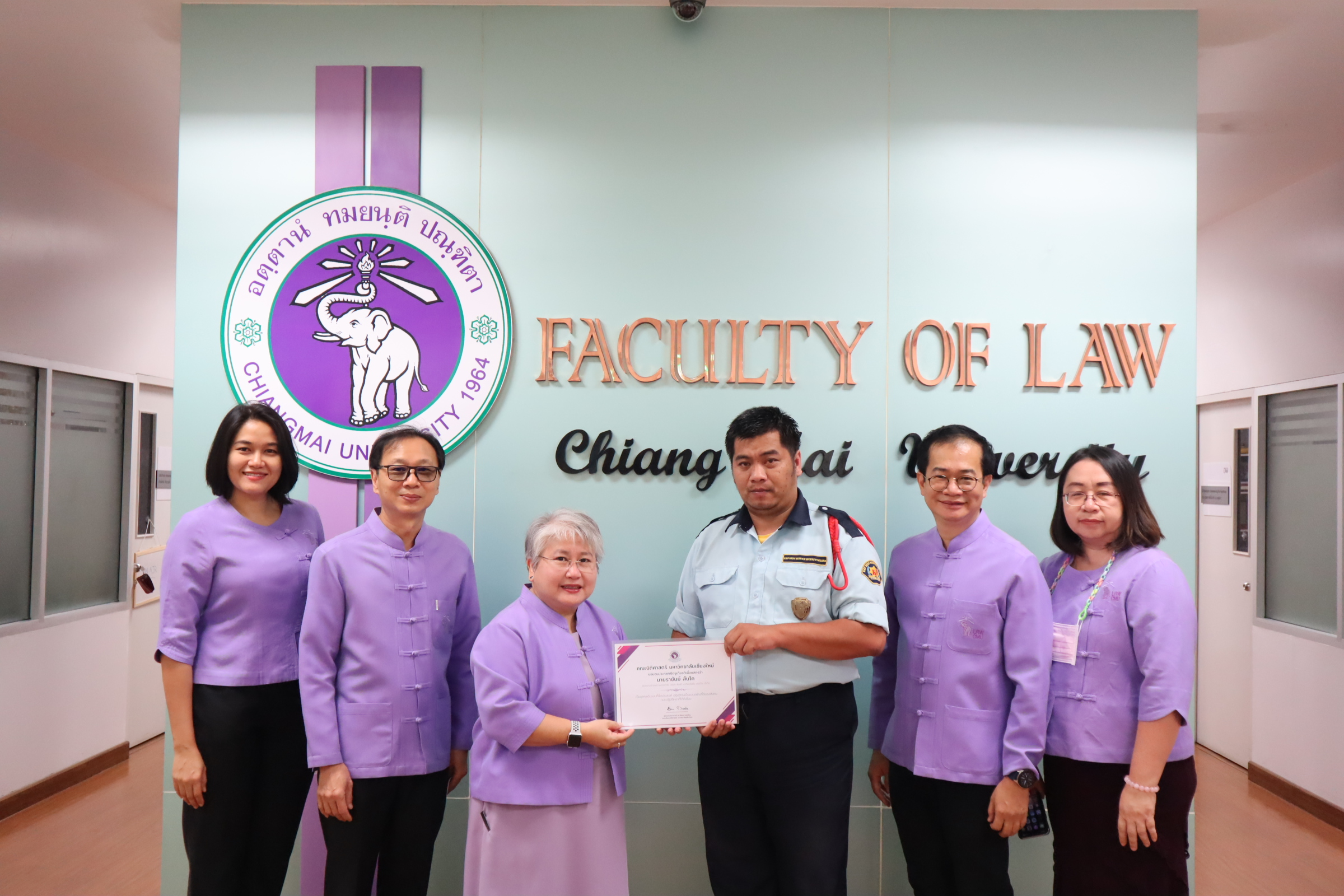 บุคคลต้นแบบที่พึงประสงค์ ปฏิบัติตนเป็นแบบอย่างที่ดีของสังคม และปฏิบัติหน้าที่ได้ดีเยี่ยม บุคคลต้นแบบที่พึงประสงค์ ปฏิบัติตนเป็นแบบอย่างที่ดีของสังคม และปฏิบัติหน้าที่ได้ดีเยี่ยม