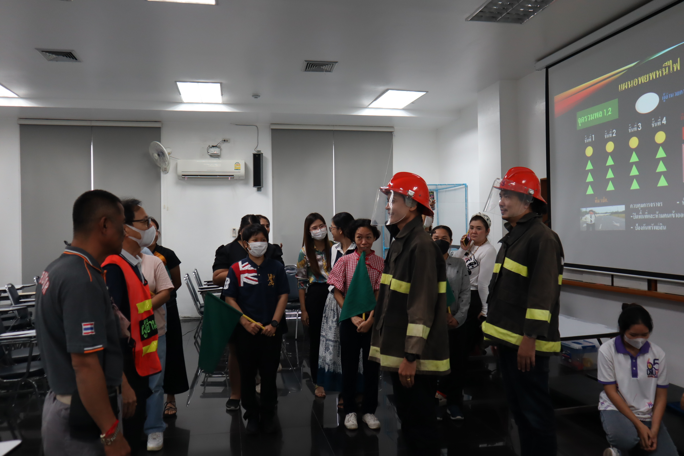 โครงการฝึกอบรมการปฐมพยาบาลเบื้องต้นและการช่วยชีวิตขั้นพื้นฐาน(CPR) และการซ้อมอพยพหนีไฟ ครั้งที่ 5 โครงการฝึกอบรมการปฐมพยาบาลเบื้องต้นและการช่วยชีวิตขั้นพื้นฐาน(CPR) และการซ้อมอพยพหนีไฟ ครั้งที่ 5