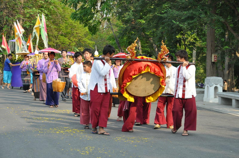 คณะนิติศาสตร์ร่วมพิธีดำหัวอดีตอธิการบดี อธิการบดี และคณาจารย์ผู้อาวุโส ของมหาวิทยาลัยเชียงใหม่ ประจำปี 2556