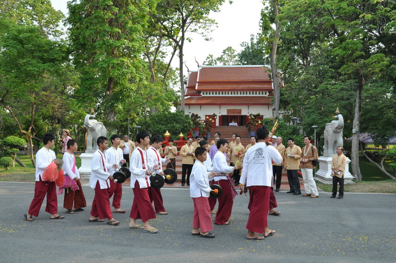 คณะนิติศาสตร์ร่วมพิธีดำหัวอดีตอธิการบดี อธิการบดี และคณาจารย์ผู้อาวุโส ของมหาวิทยาลัยเชียงใหม่ ประจำปี 2556