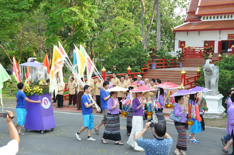 คณะนิติศาสตร์ร่วมพิธีดำหัวอดีตอธิการบดี อธิการบดี และคณาจารย์ผู้อาวุโส ของมหาวิทยาลัยเชียงใหม่ ประจำปี 2556