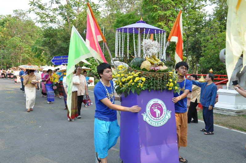 คณะนิติศาสตร์ร่วมพิธีดำหัวอดีตอธิการบดี อธิการบดี และคณาจารย์ผู้อาวุโส ของมหาวิทยาลัยเชียงใหม่ ประจำปี 2556