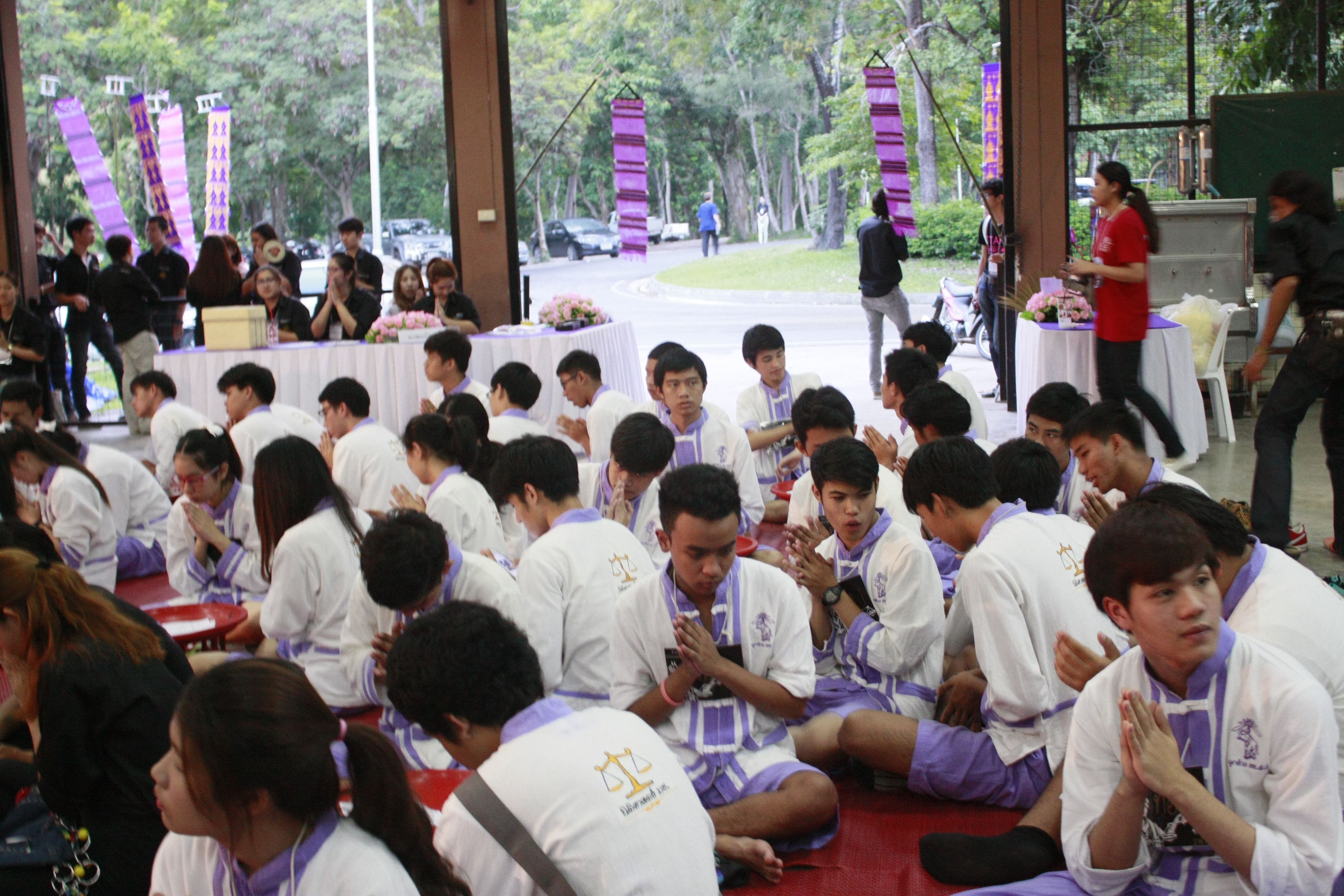 สโมสรนักศึกษาคณะนิติศาสตร์จัดกิจกรรม ขันโตก Freshy Night 58 คณะนิติศาสตร์ ประจำปี 2558