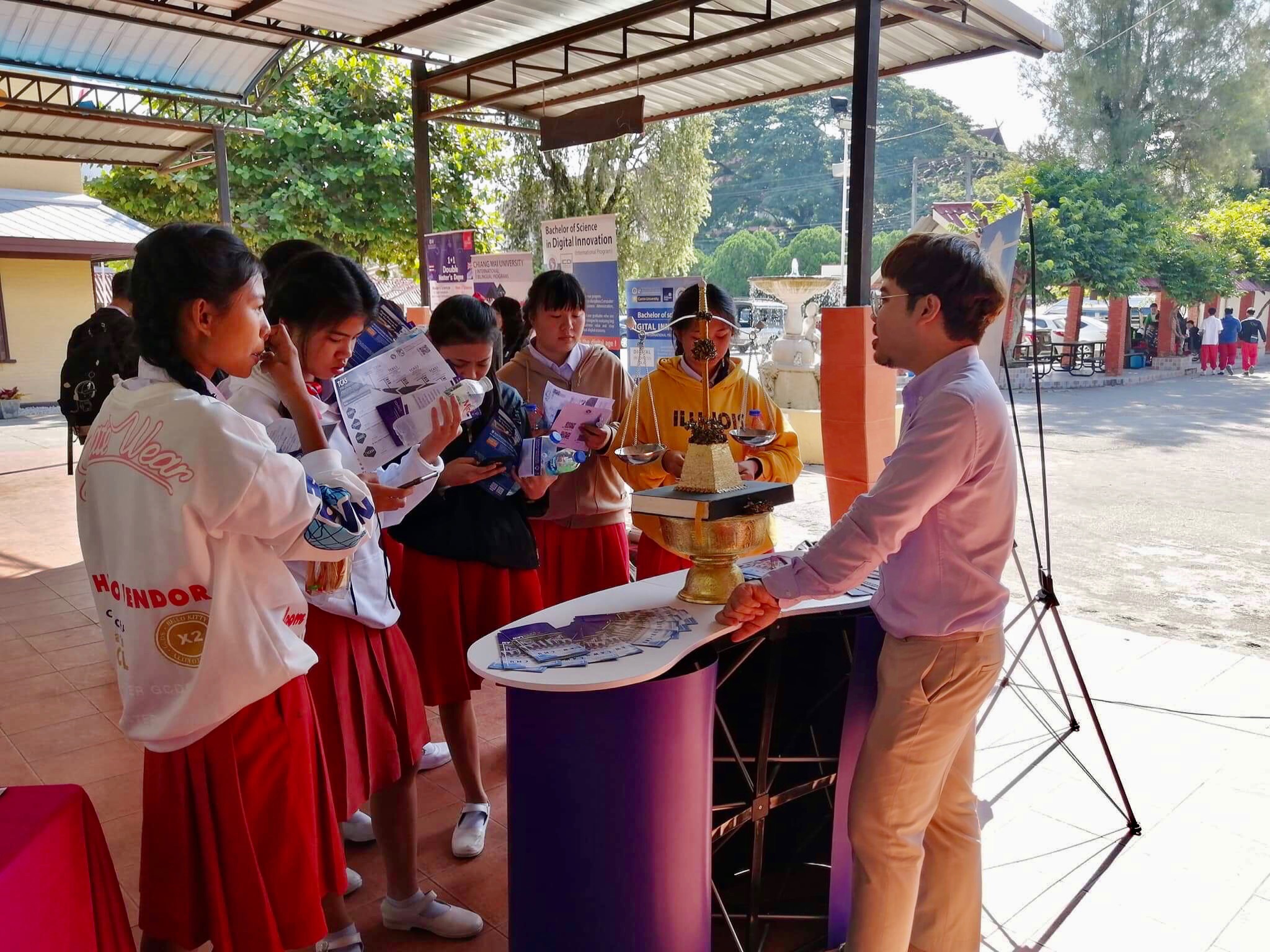 คณะนิติศาสตร์ มหาวิทยาลัยเชียงใหม่ ร่วมจัดนิทรรศการแนะนำหลักสูตรและการรับเข้า ประจำปีการศึกษา 2563 