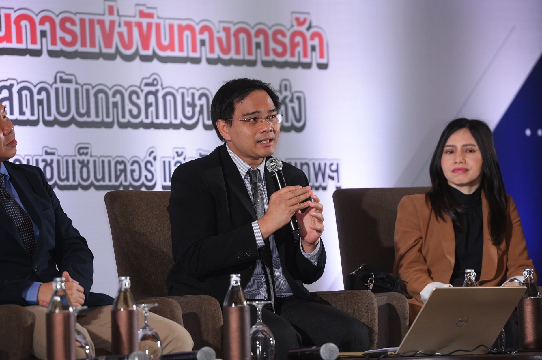 คณบดีเข้าร่วมพิธีลงนามบันทึกข้อตกลงความร่วมมือด้านการแข่งขันทางการค้า ระหว่างสำนักงานคณะกรรมการการแข่งขันทางการค้า กับสถาบันการศึกษา 13 แห่ง
