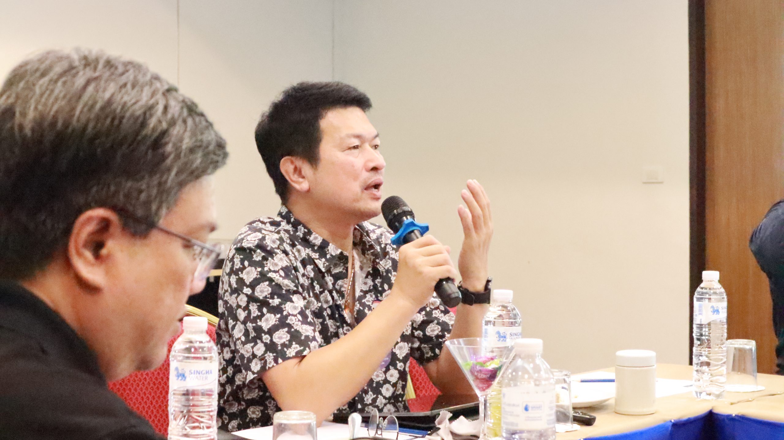 คณะนิติศาสตร์ มหาวิทยาลัยเชียงใหม่ ขับเคลื่อนจากภายในสู่ภายนอก สร้างสุขในที่ทำงาน พัฒนาศักยภาพ ร่วมมือ มุ่งสู่ความเป็นเลิศ คณะนิติศาสตร์ มหาวิทยาลัยเชียงใหม่ ขับเคลื่อนจากภายในสู่ภายนอก สร้างสุขในที่ทำงาน พัฒนาศักยภาพ ร่วมมือ มุ่งสู่ความเป็นเลิศ