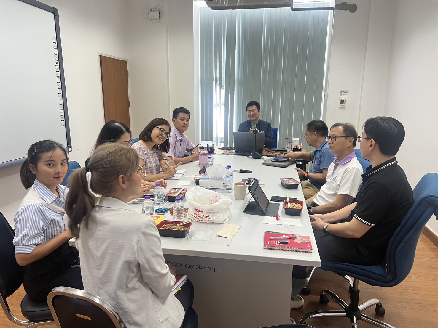 คณะนิติศาสตร์ มหาวิทยาลัยเชียงใหม่ สื่อสารเชิงกลยุทธ์แก่บุคลากรสายสนับสนุน มุ่งขับเคลื่อนองค์กรสู่ความเป็นเลิศและยั่งยืน | Faculty of Law, Chiang Mai University Strategic communication to support personnel Aiming to drive the organization to excellence and sustainability คณะนิติศาสตร์ มหาวิทยาลัยเชียงใหม่ สื่อสารเชิงกลยุทธ์แก่บุคลากรสายสนับสนุน มุ่งขับเคลื่อนองค์กรสู่ความเป็นเลิศและยั่งยืน | Faculty of Law, Chiang Mai University Strategic communication to support personnel Aiming to drive the organization to excellence and sustainability