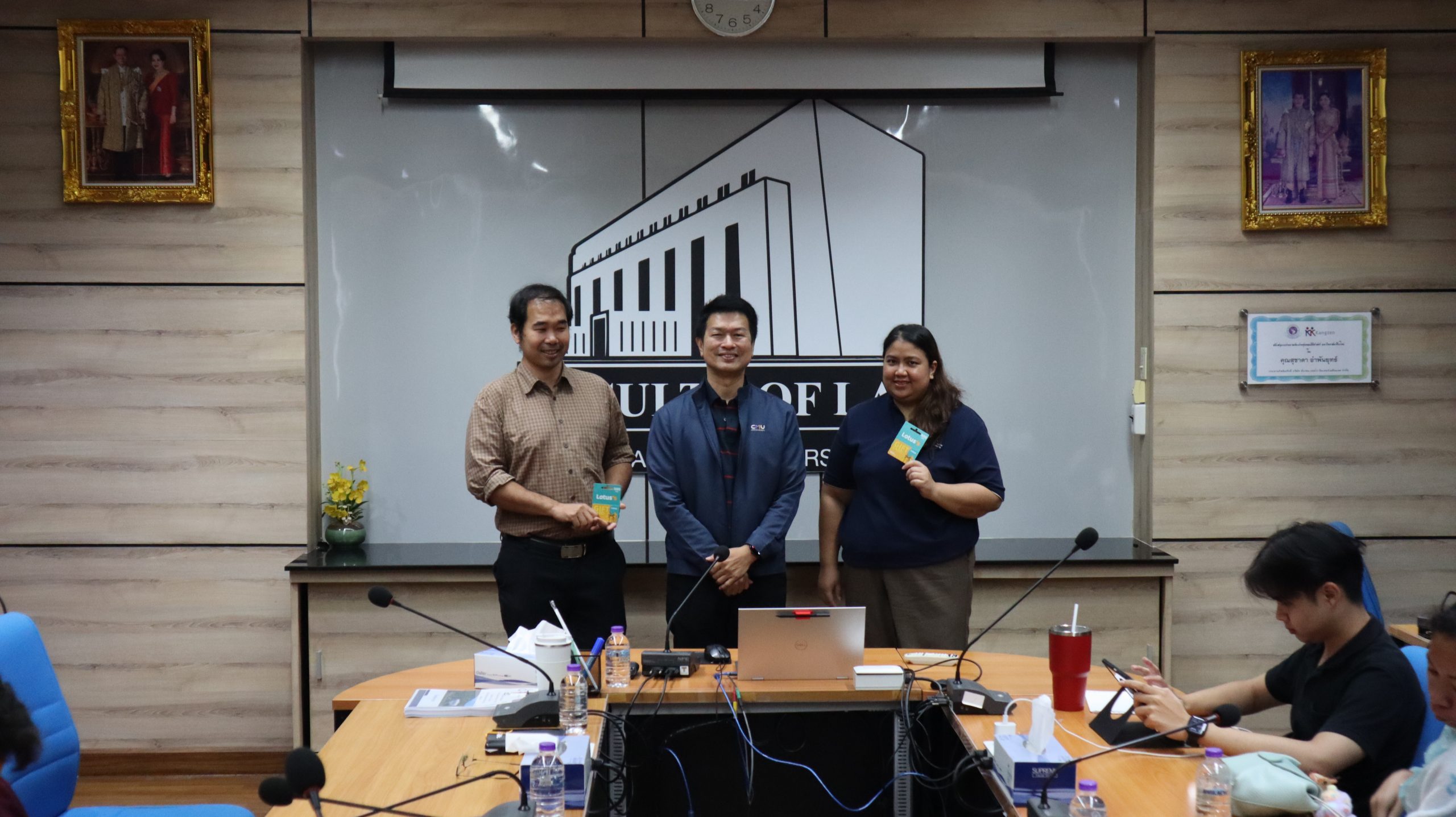 คณะนิติศาสตร์ มช. แบ่งปันแนวปฏิบัติและผลการดำเนินงานจาก 2 หน่วยงานหลัก เสริมสร้างประสิทธิภาพการจัดการศึกษาและบริการวิชาการสู่สังคม คณะนิติศาสตร์ มช. แบ่งปันแนวปฏิบัติและผลการดำเนินงานจาก 2 หน่วยงานหลัก เสริมสร้างประสิทธิภาพการจัดการศึกษาและบริการวิชาการสู่สังคม